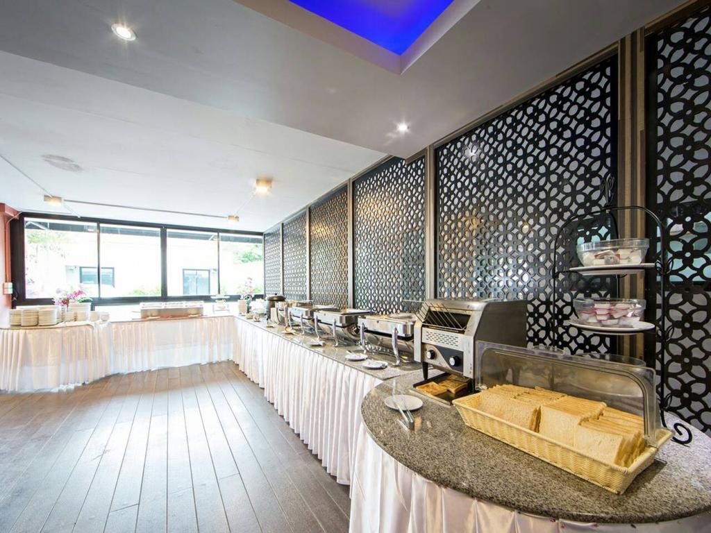 Grand Nai Harn Suites Rawai Екстер'єр фото