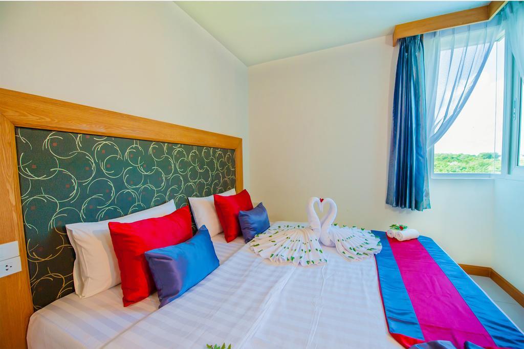 Grand Nai Harn Suites Rawai Екстер'єр фото